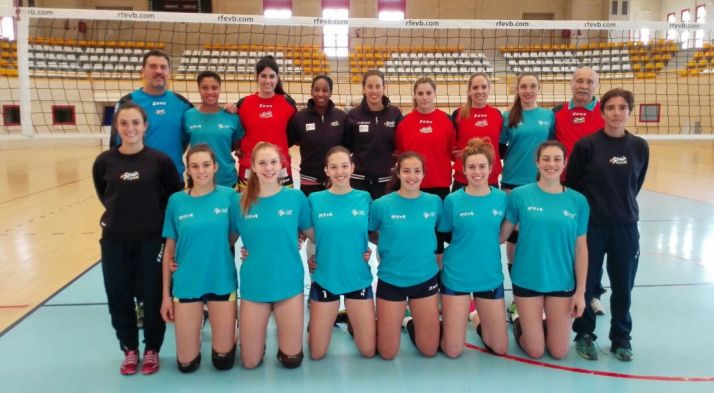 Foto de familia de absolutas y juveniles. 