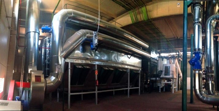 Filtros de mangas en el interior de la central.