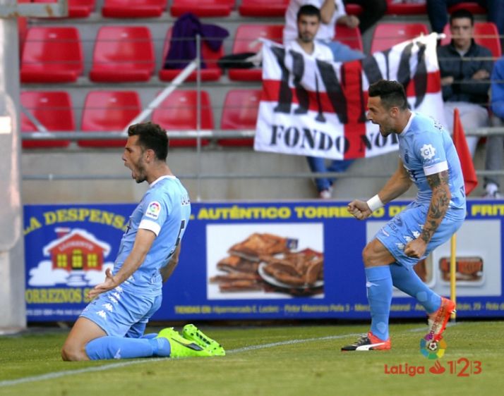 Alcalá celebra su primer gol. Liga123