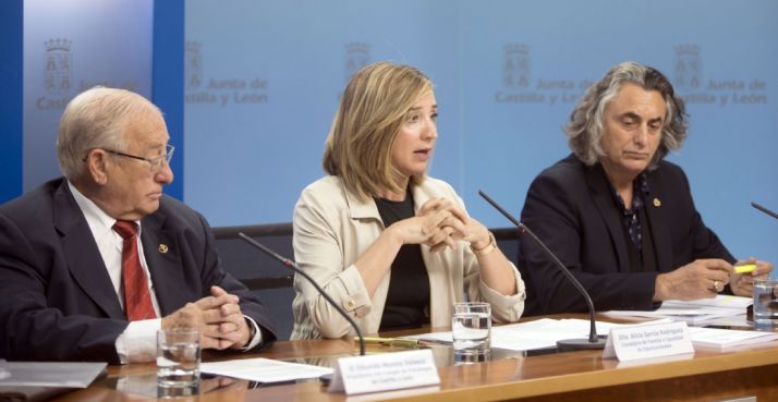 La consejera en la presentación de las actuaciones de atención psicológica. /Jta.