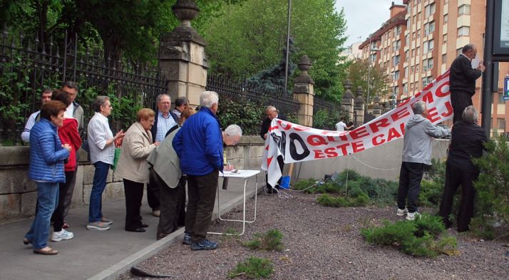 Preparativos antes de la concentración del jueves. /SN
