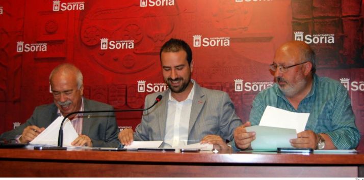 Coca (izda.), Hernández y Martínez. /Ayto.