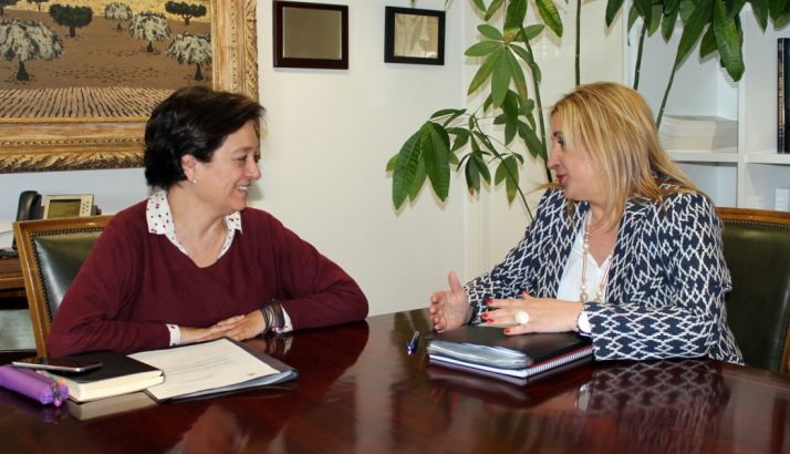 De Gregorio (izda.) con Esperanza Orellana, directora general de Desarrollo Rural.