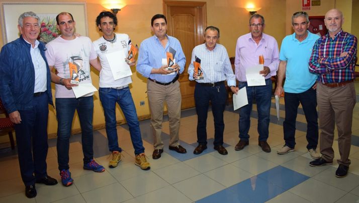 Ganadores y representantes de la cooperativa.
