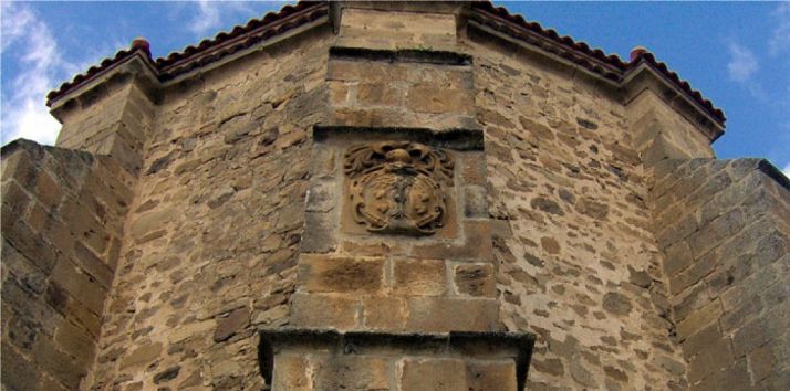 Detalle del ábside de la iglesia parroquial de La Póveda.