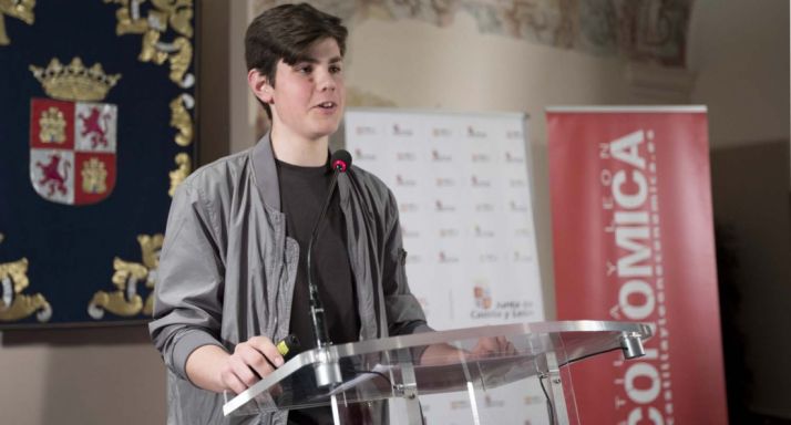 El joven estudiante explicando su proyecto este miércoles en Valladolid.