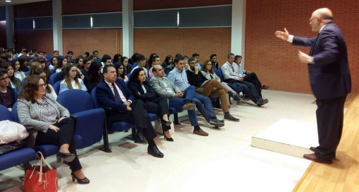 El ponente Guillermo Pérez en la conferencia inaugural./Jta. 