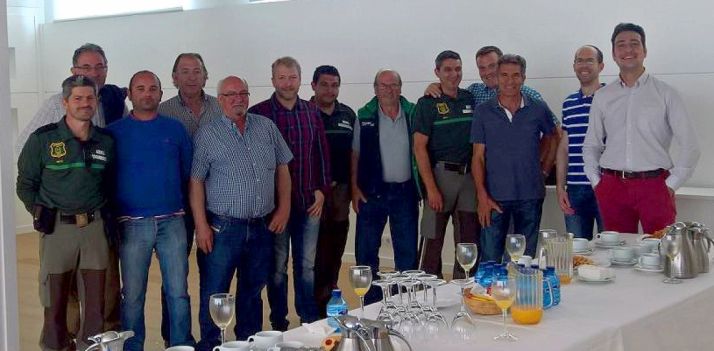 Una delegación de la Mancomunidad de los 150 Pueblos, en la factoría.  