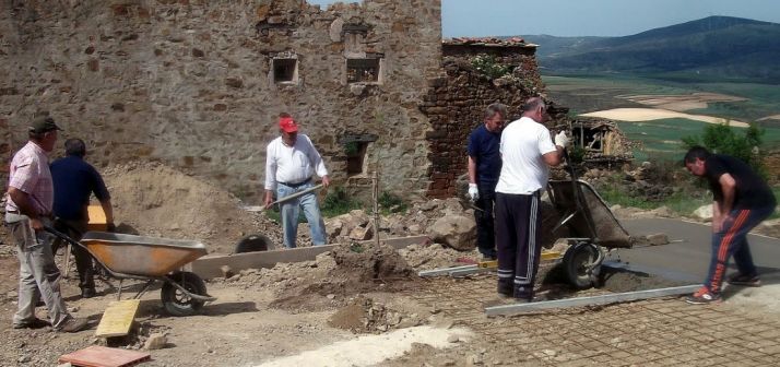 Labores de la hacendera de Sarnago este fin de semana./AAS