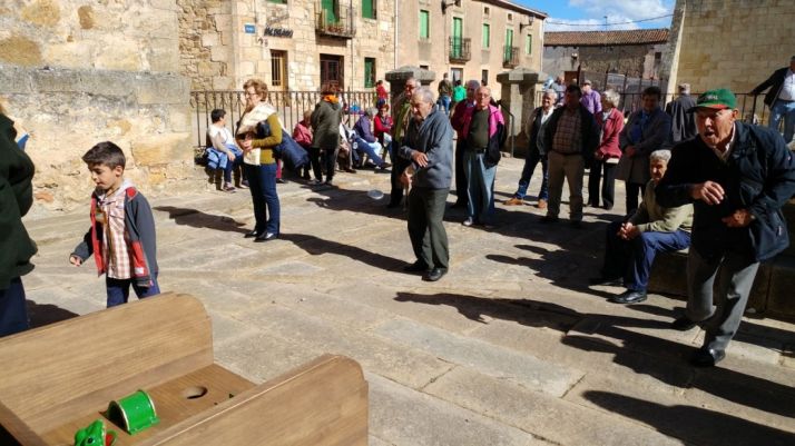 Juegos populares en El Royo, esta tarde. /Dip.