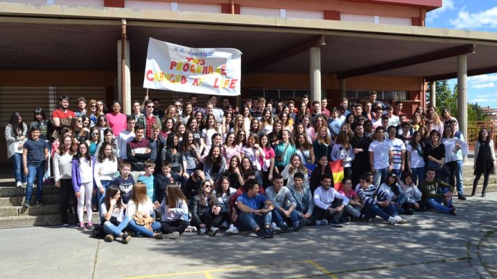 Grupo de alumnos y ex alumnos del programa British Council de los Doce Linajes. /SN