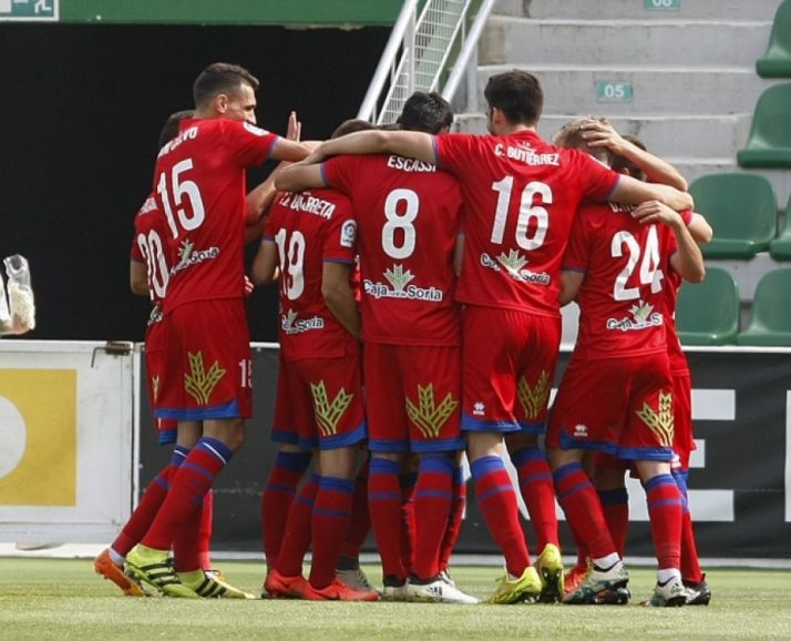 Los jugadores rojillos celebrando un gol. LFP