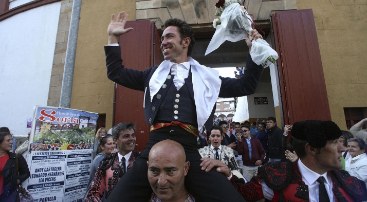Leonardo Hernández sale por la Puerta Grande en una tarde sin suerte en los lotes