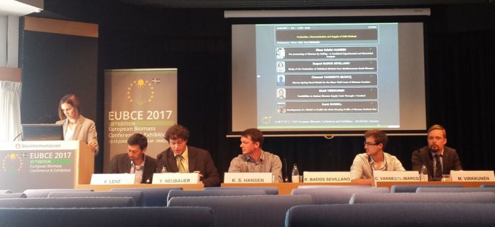 La agredeña Raquel Bados en su ponencia.