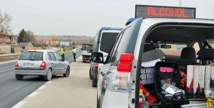 Control de drogas y alcohol en una carretera de la provincia. /SN