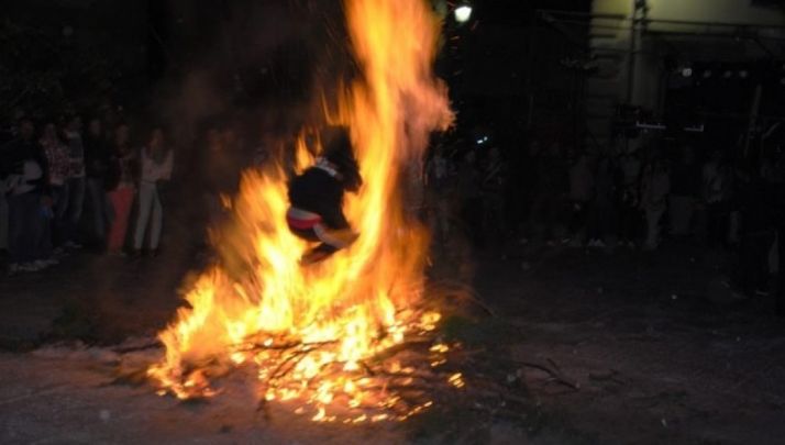 Salto de la hoguera en  Vinuesa