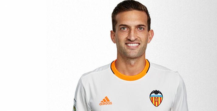 Sierra con la camiseta valencianista./VCF