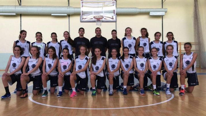 Paula (6ª dcha. abajo) con el combinado regional.