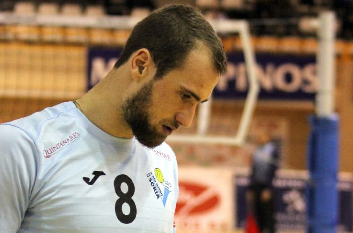 Oriol seguriá con la camiseta celeste.