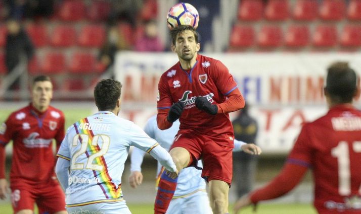 Mateu, en un lance contra el Rayo./SN