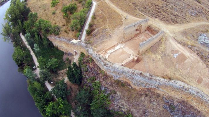 Vista aérea de un tramo de la muralla junto al Duero. /Ayto.