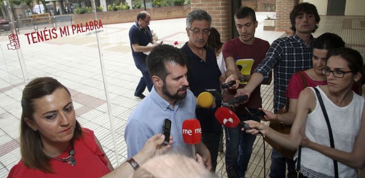 Luis Tudanca en rueda informativa junto a Virginia Barcones. /SN