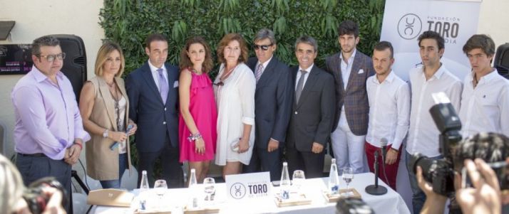 Algunas de las personalidades de la tauromaquia en la presentación. /FTdL