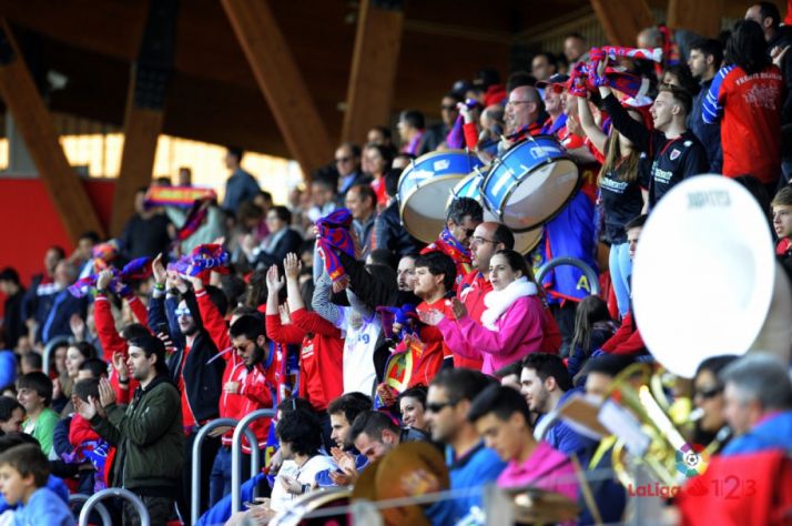 Aficionados rojillos en Los Pajaritos. LFP