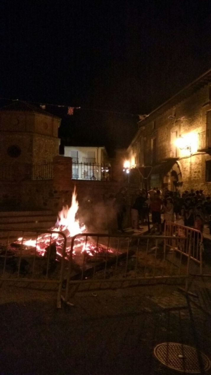 Hoguera de San Juan en Ágreda.