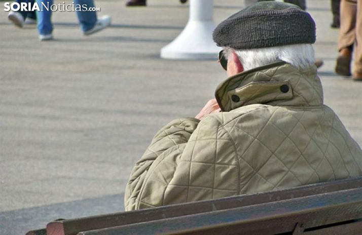 Un jubilado en una calle de la capital./SN