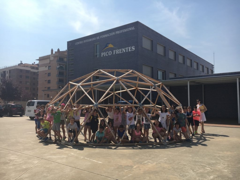 Alumnos de infantil y primaria aprenden los oficios del CIFP Pico Frentes