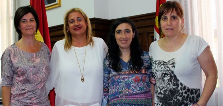 La subdelegada (2ª izda.) con representantes de ASPACE./SdG