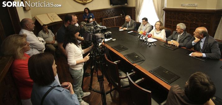 Imagen de la rueda de prensa tras el pleno en la Diputación./SN