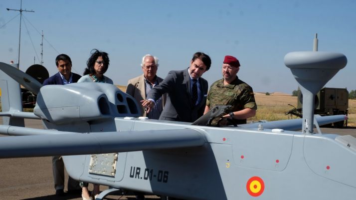 El consejero con la aeronave este viernes.