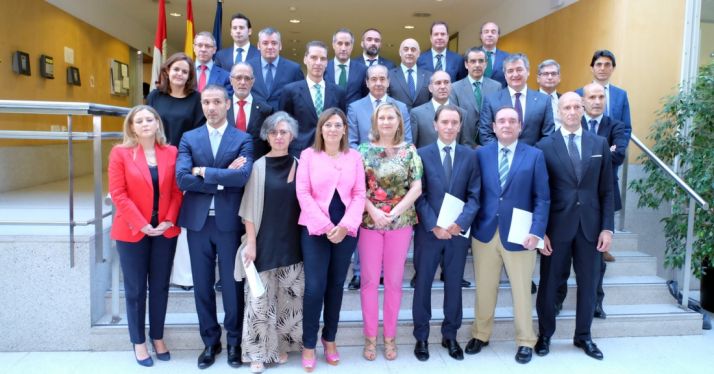 Representantes de las entidades financieras y de la Junta tras la firma del convenio./Jta.