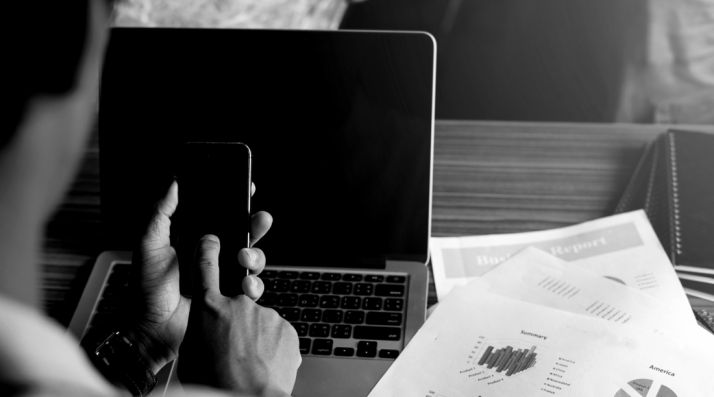 Mantenía la llamada activa el mayor tiempo posible.