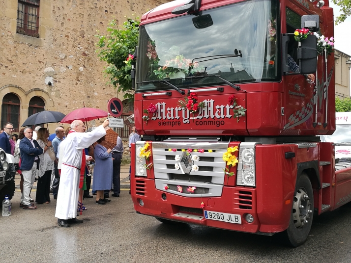 La lluvia no impide la celebración de San Cristóbal