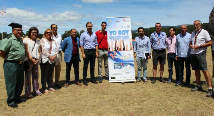 Autoridades provinciales y nacionales con el director del Instituto de la Juventud.