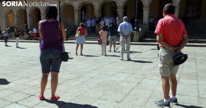 Tiempo de silencio en la plaza Mayor de la capital este miércoles. /SN
