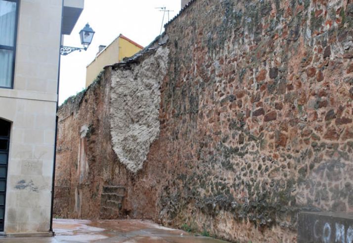 La muralla tras el derrumbe hace cuatro años. / SN