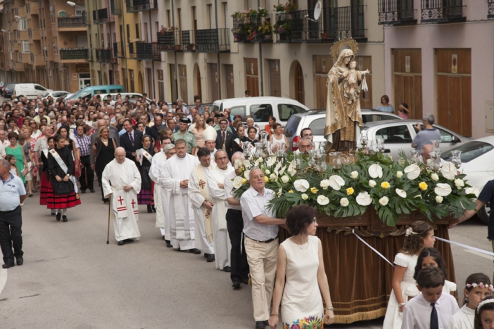 La parroquia de El Burgo se traslada de la catedral a la iglesia del Carmen en un solemne acto