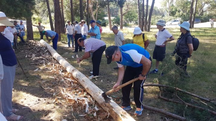 Los vecinos han recordado antiguas tareas tradicionales del monte. / S.N.