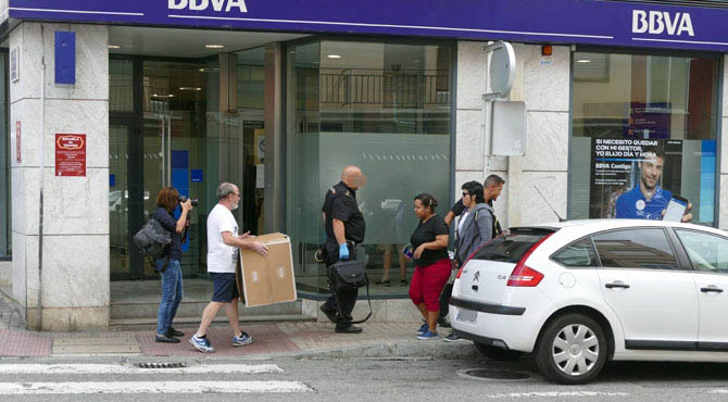 Huye a pie tras atracar un banco en Ávila