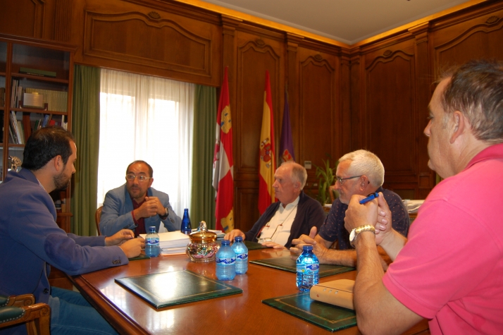 Luis Rey se reúne con los ayuntamientos para coordinar acciones de promoción del sendero Soria-Abejar