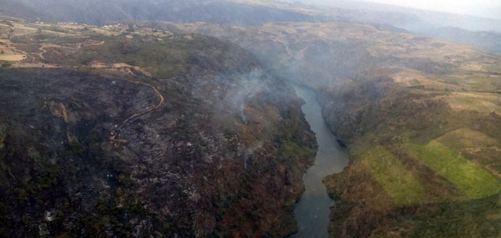 El incendio de Fermoselle, en nivel 1, lleva arrasadas 2.000 hectáreas