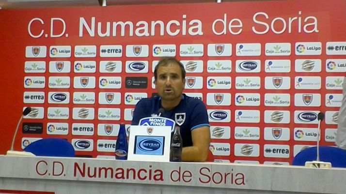 El técnico vizcaíno en rueda de prensa.