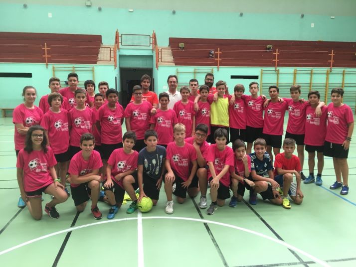 Jesús Alonso visitando el campus deportivo. / Ayto BDO