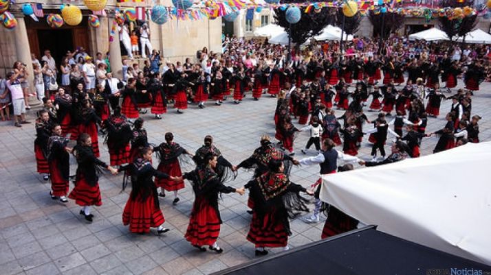 Covaleda bailando la tradicional jota. / SN