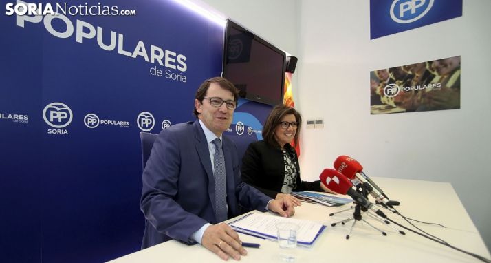 Mañueco y Angulo esta tarde de jueves en la sede del partido en la capital. /SN