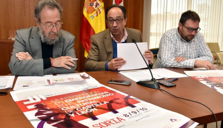 López (ctro.) junto a De la Casa (izda.) y Casas. /Jta.